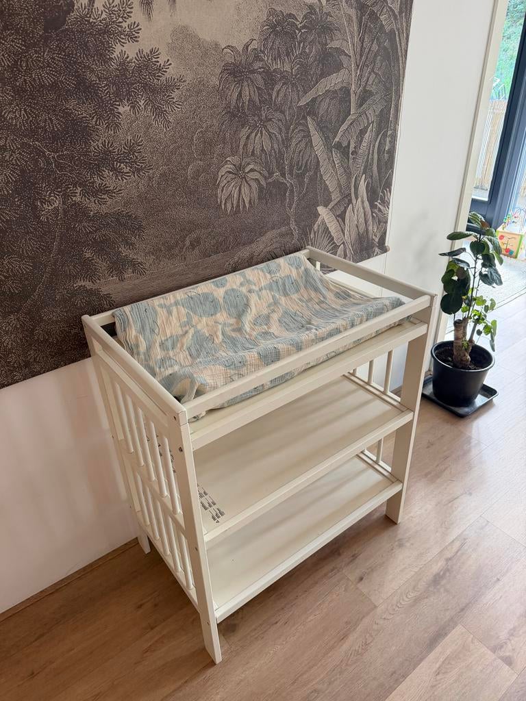 Witte ikea commode met 2 planken, Overige materialen, Wandtegels, Ophalen of Verzenden, Zo goed als nieuw