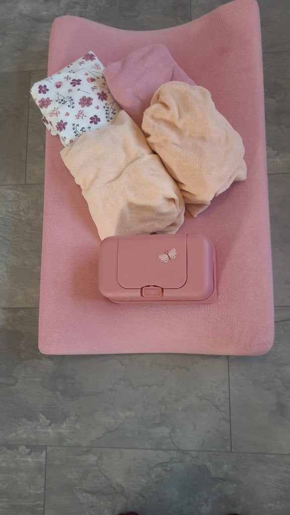 aankleedkussen met aankleedhoezen en doekjesbox, Ophalen, Zo goed als nieuw, Aankleedkussen, Prenatal