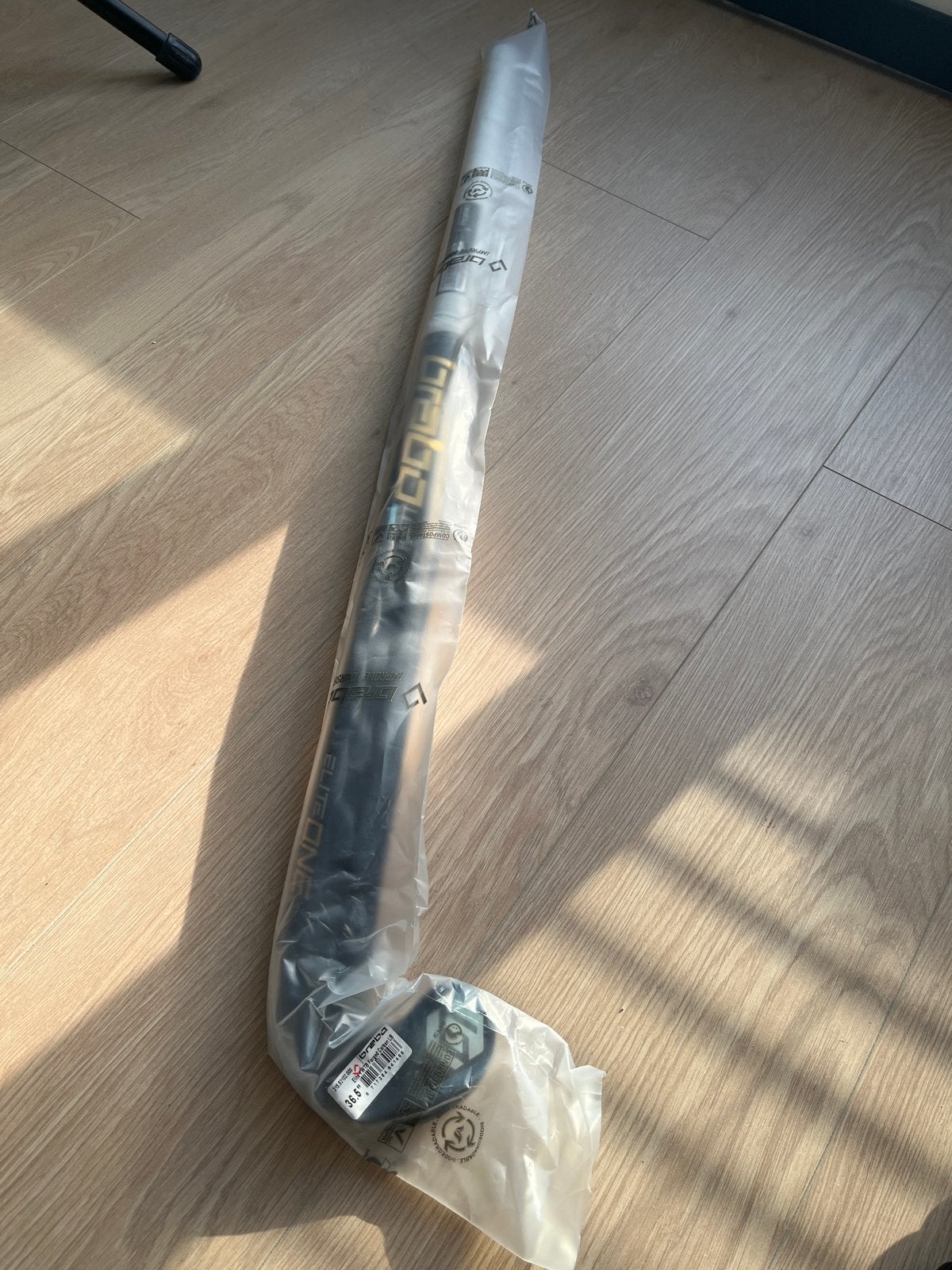 Brabo Elite 1 WTB Forged Carbon Hockeystick 36.5 Nieuw, Ophalen of Verzenden, Nieuw, Stick
