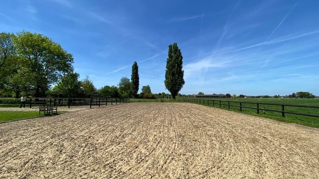 Te huur paardenbak met Agterbergbodem