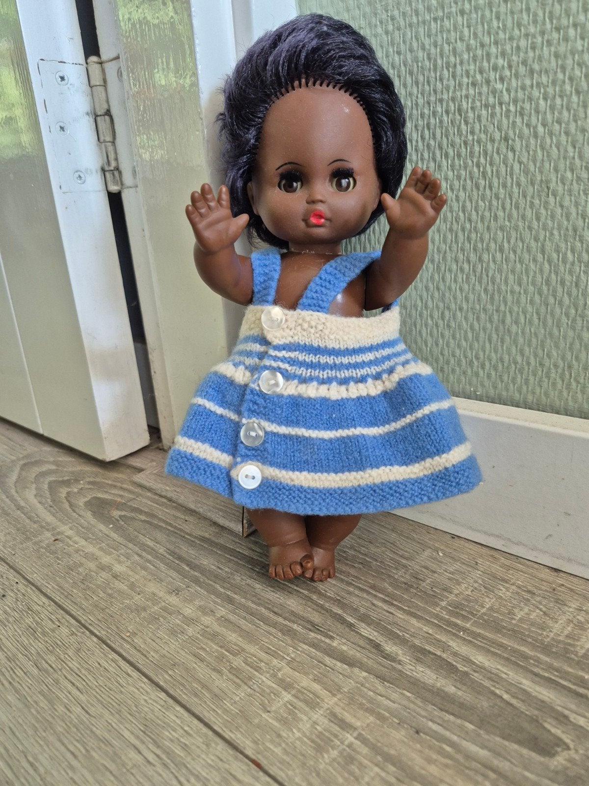 Vintage Babypop met Gebreid Jurkje - Zwart Haar, Ophalen of Verzenden, Gebruikt, Babypop
