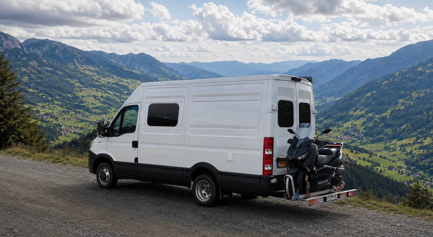 Unieke camper Iveco Daily L3H2 3.5T met motordrager, Caravans en Kamperen, Campers, Buscamper of Camperbus, Diesel, Particulier