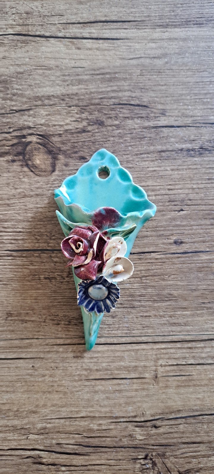 Antieke wandvaasje bloemen. Ophalen meerdere locaties NL, Ophalen of Verzenden