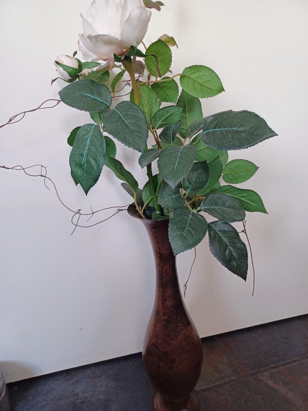 Vaas met zijde roos, Huis en Inrichting, Binnen, 35 cm, Ophalen of Verzenden, Overige materialen