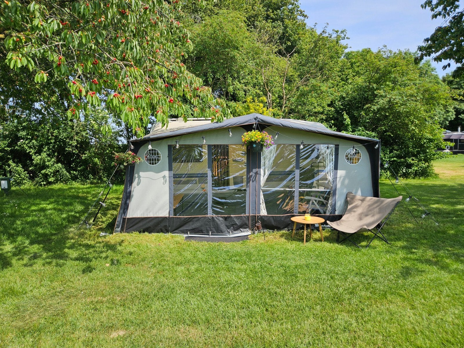 Hobby caravan 2004 met Isabella voortent 2023, Rondzit, Hobby, Frans bed, Gascomfoor