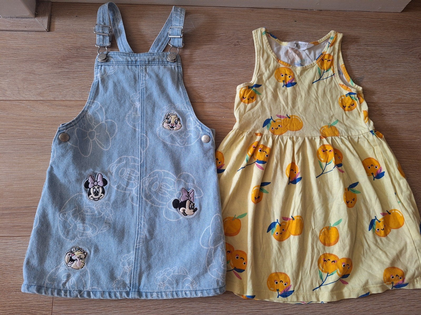 2 mooie zomerjurkjes mt 98 van H&M en Disney Mickey Primark!, Gebruikt, Meisje, H&M, Ophalen of Verzenden
