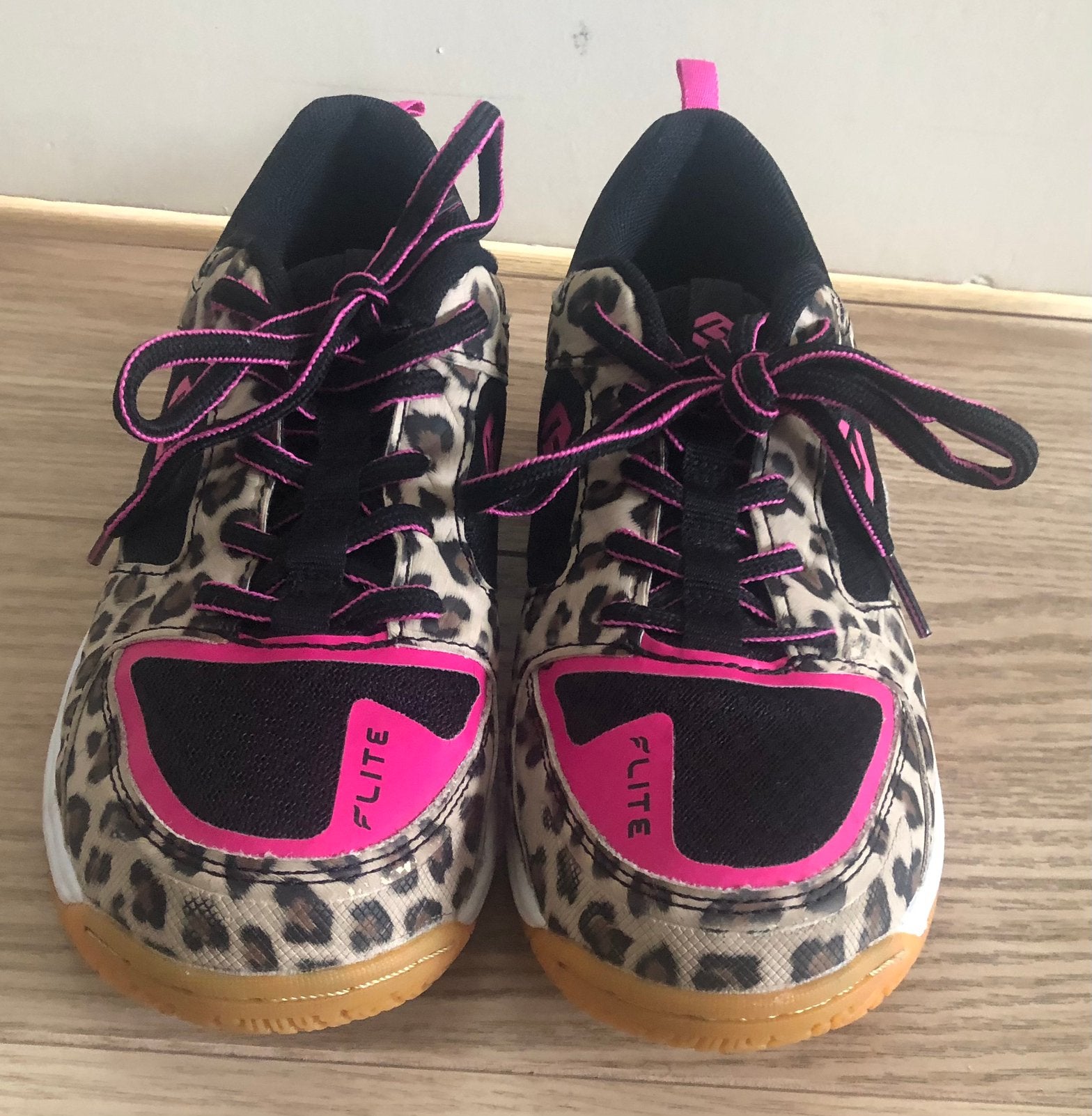 Brabo Tribute Indoor Hockeyschoenen Black/Pink - Maat 37, Sport en Fitness, Ophalen of Verzenden, Zo goed als nieuw, Schoenen