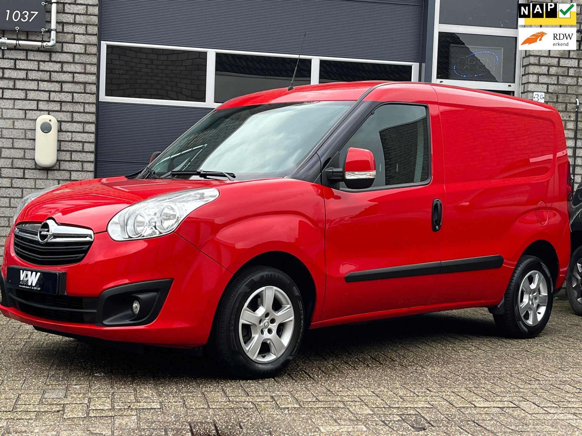 Opel Combo 1.3 CDTi L1H1 euro 6 Sport airco LEZEN AUB ! N.A., Overige carrosserieën, 1248 cc, Rood, Opel
