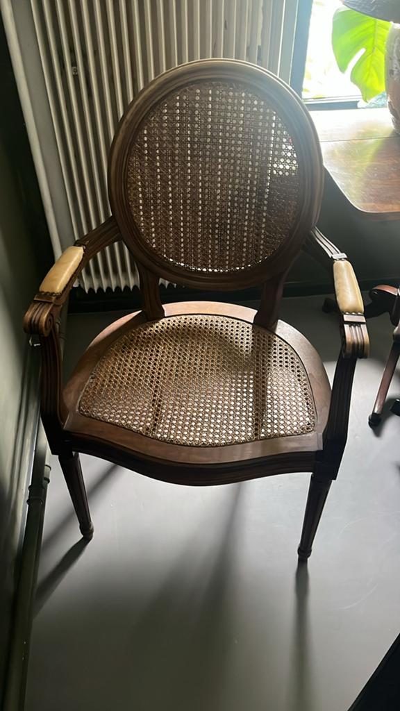 Antieke rotan stoel met houten frame, Ophalen