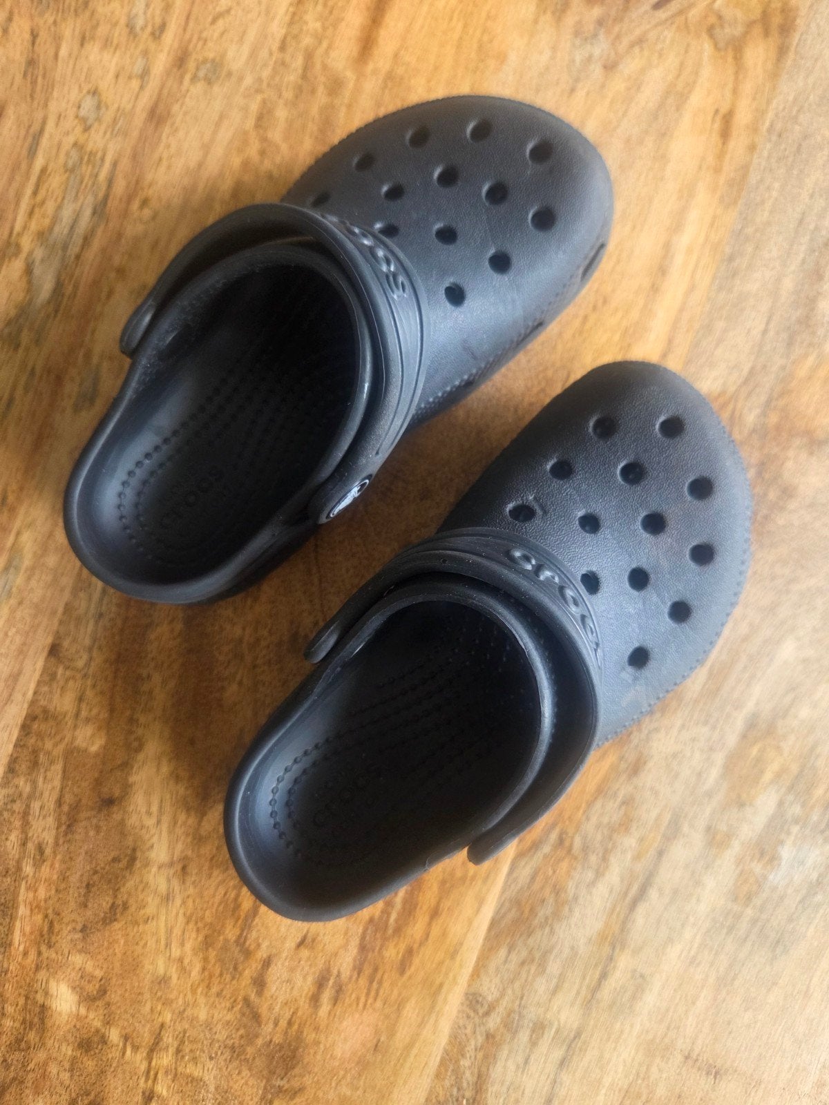 Zwarte Crocs C10 (maat 27/28) - Zo goed als nieuw, Crocs, Jongen of Meisje, Schoenen, Ophalen of Verzenden