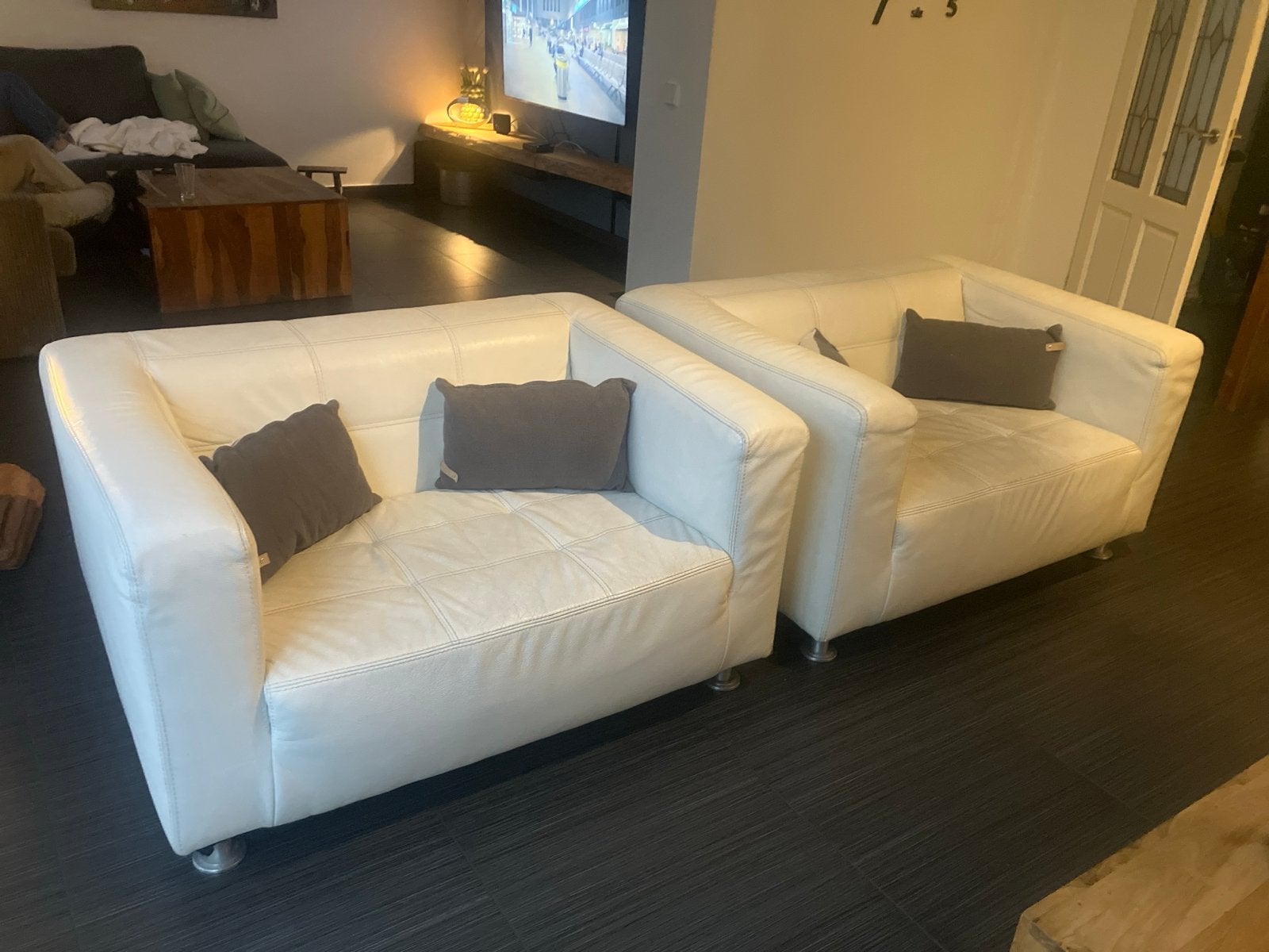 Twee mooie wit lederen love seats, Ophalen of Verzenden, Gebruikt, Tweepersoons, Leer