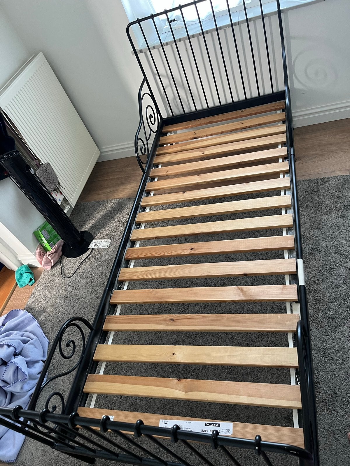 Zwart metalen eenpersoonsbed met lattenbodem, Ophalen, Gebruikt, 90 cm, Eenpersoons
