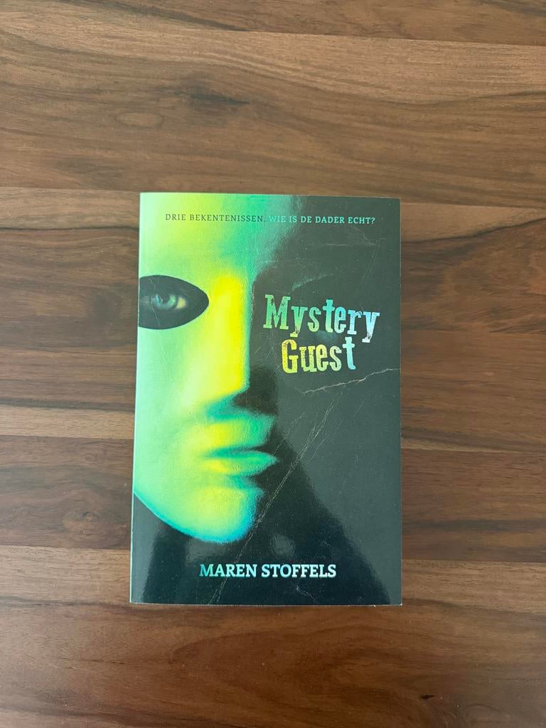 Mystery Guest - Maren Stoffels (Thriller), Verzamelen, Speelkaarten, Jokers en Kwartetten, Zo goed als nieuw, Speelkaart(en), Ophalen of Verzenden
