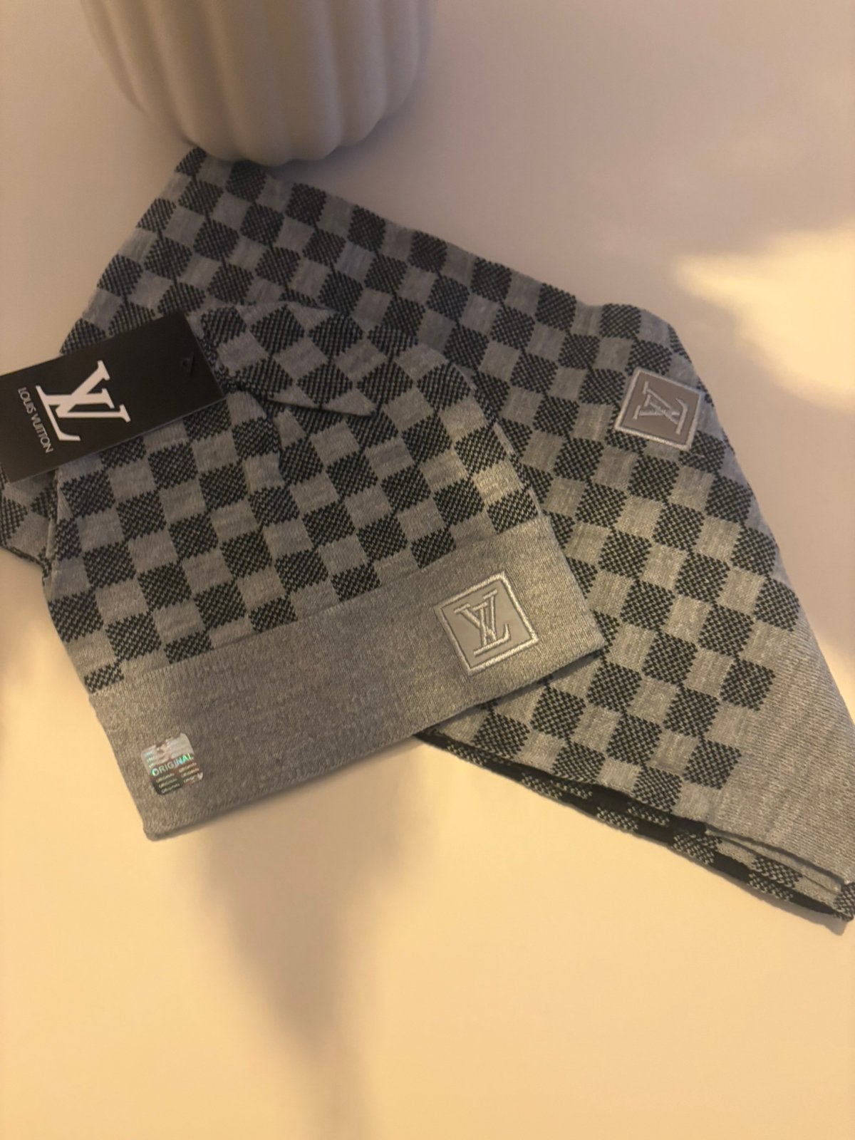 Louis vuttion sjaal+muts, Kleding | Heren, Mutsen, Sjaals en Handschoenen, Verzenden, Zo goed als nieuw, Overige maten, Muts