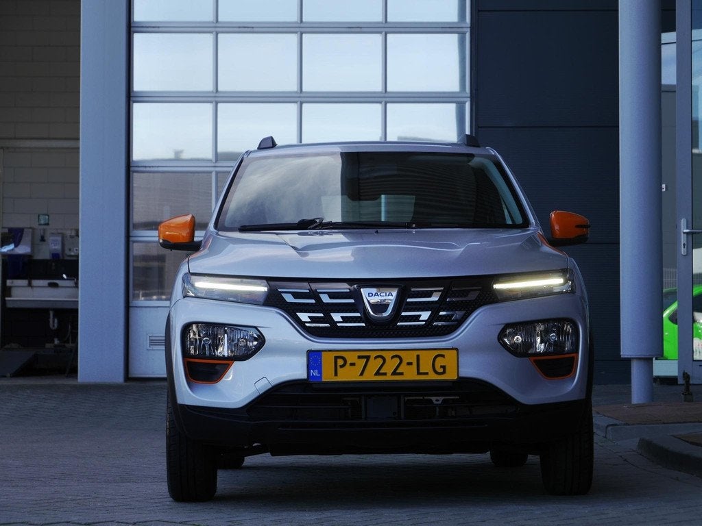 Dacia Spring Expression 27 kWh | Achteruitrijcamera | Parkee, Auto's, Gebruikt, Zwart, 38 min, Parkeersensor