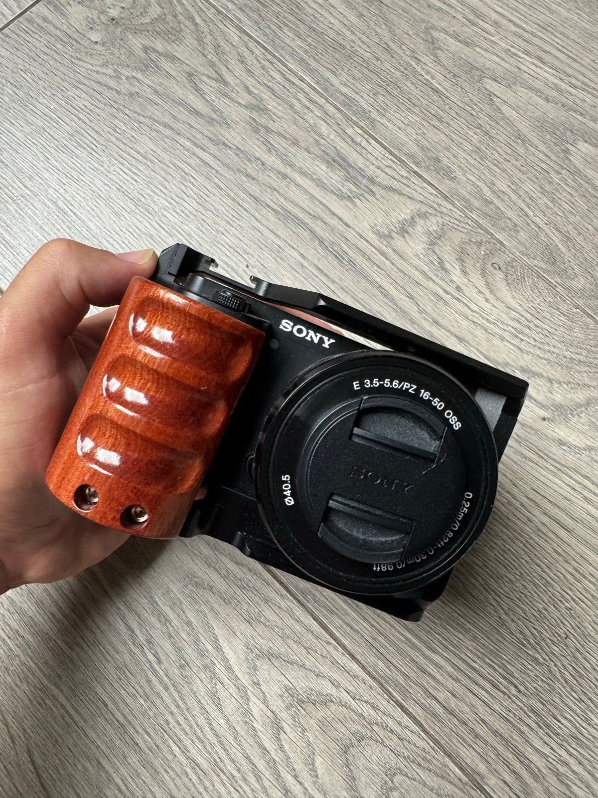 Sony ZV-E10 met 16-50mm, Audio, Tv en Foto, Fotocamera's Digitaal, Lensdop, Ophalen of Verzenden, Zo goed als nieuw, 4 t/m 7 keer