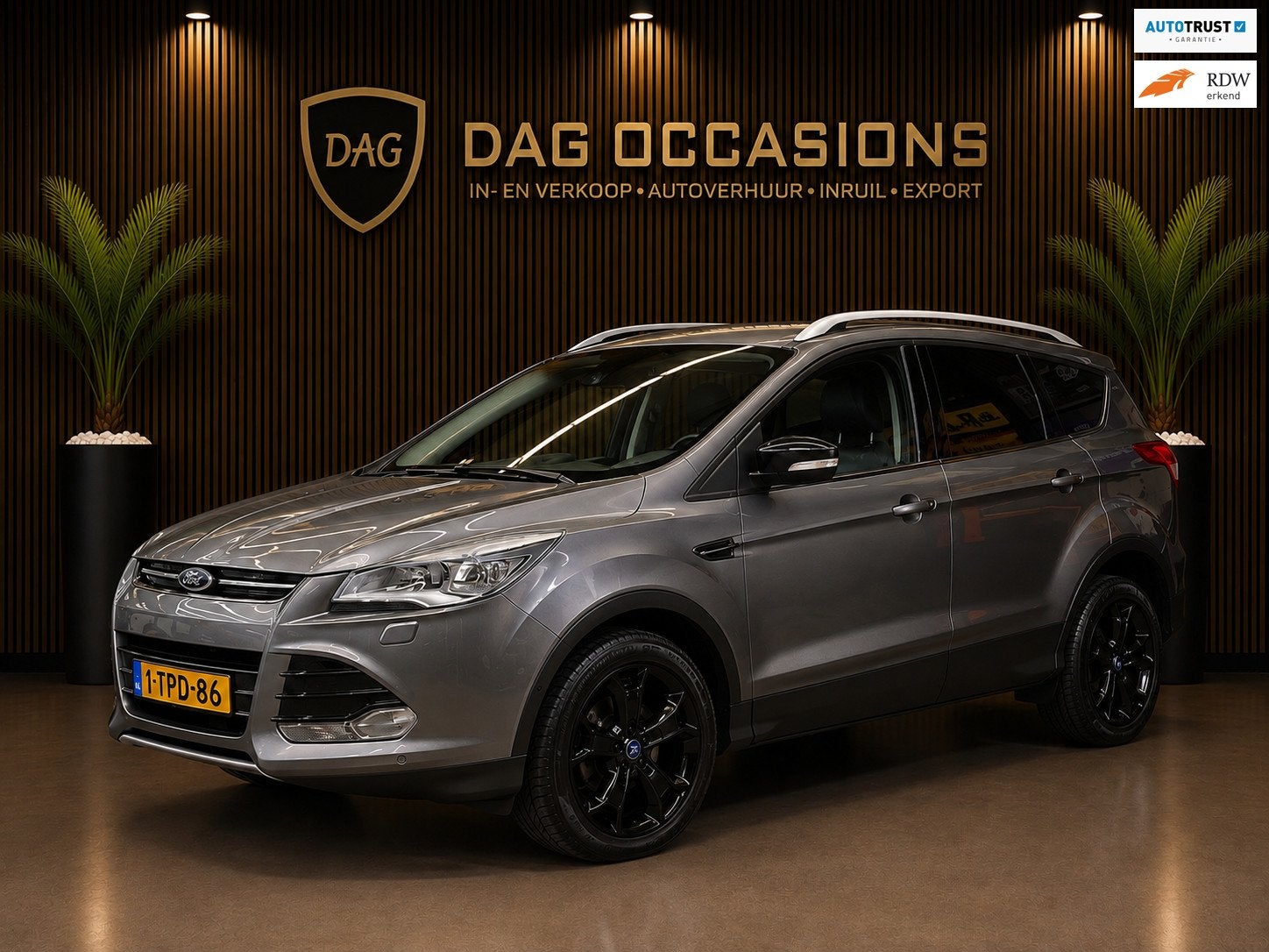 Ford Kuga 1.6 Titanium 4WD|AUTO|CAMERA|OPENDAK|LEER|TREKHAAK, Auto's, Ford, Lichtsensor, Gebruikt, Zwart, 4 cilinders