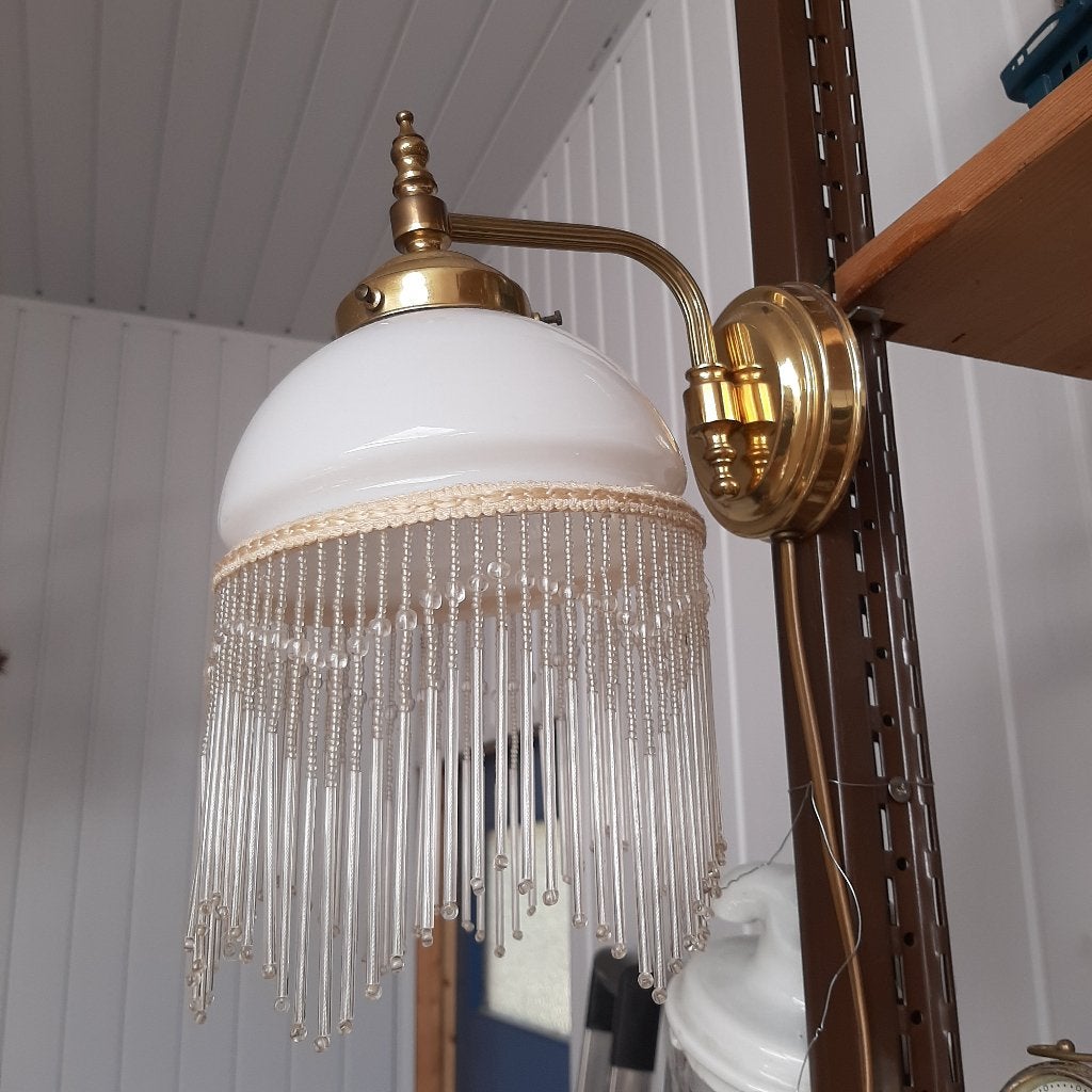 Klassiek wandlampje met kralenrand elektrisch  vintage, Ophalen, Met snoer/stekker, Gebruikt, Glas