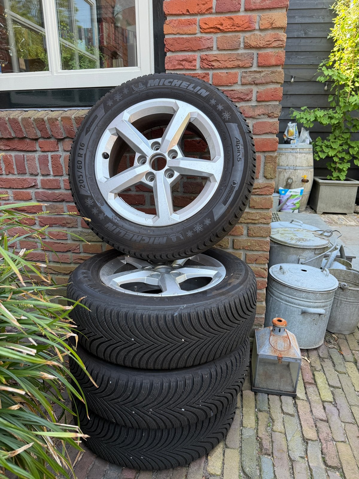 205/60/R16 Michelin Winterbanden mét velgen, Auto-onderdelen, Ophalen, Gebruikt, 16 inch, Banden en Velgen