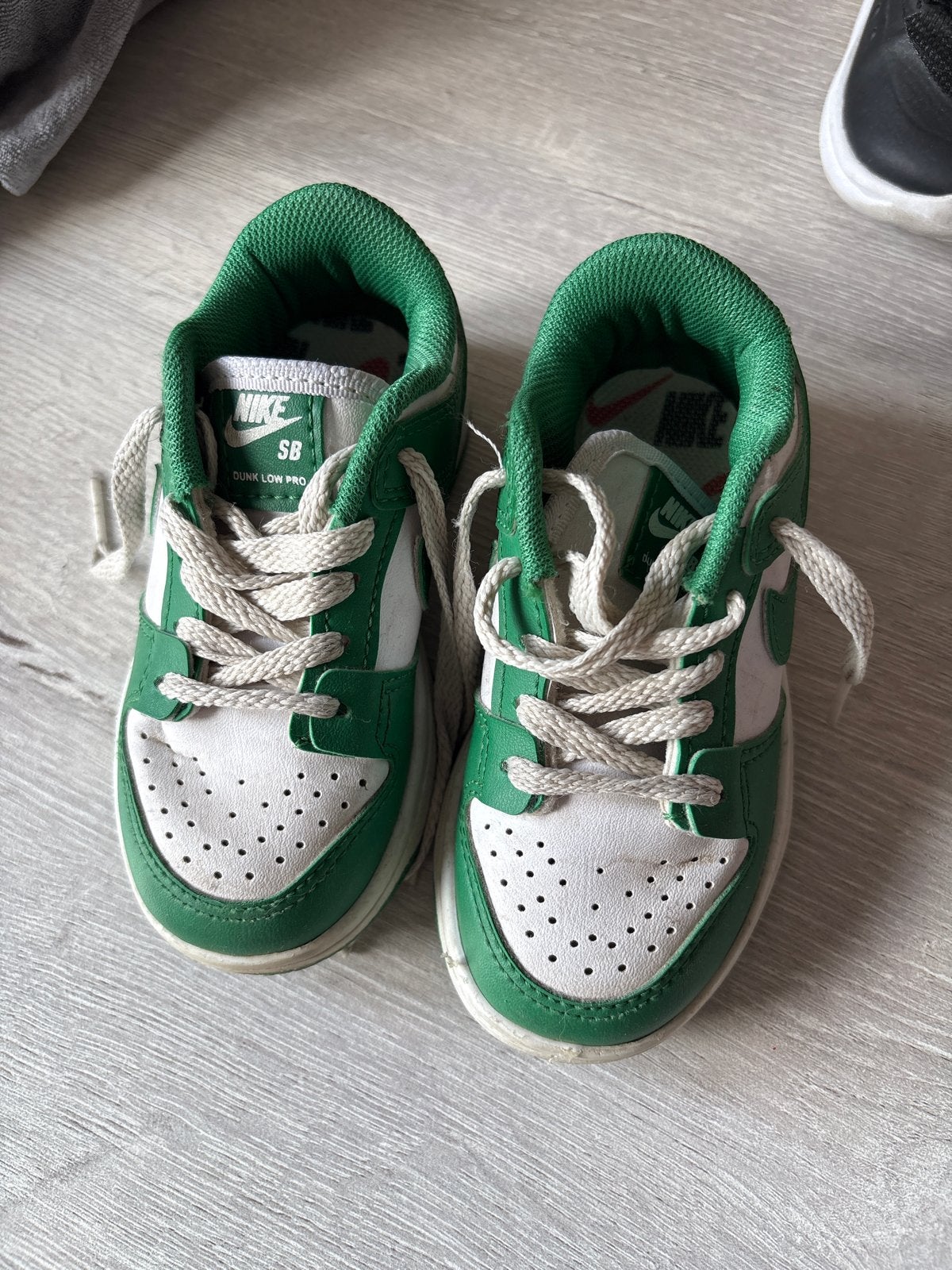 Nike SB Dunk Low Pro schoenen maat 25 - Groen/Wit, Ophalen of Verzenden, Gebruikt, Jongen of Meisje, Schoenen