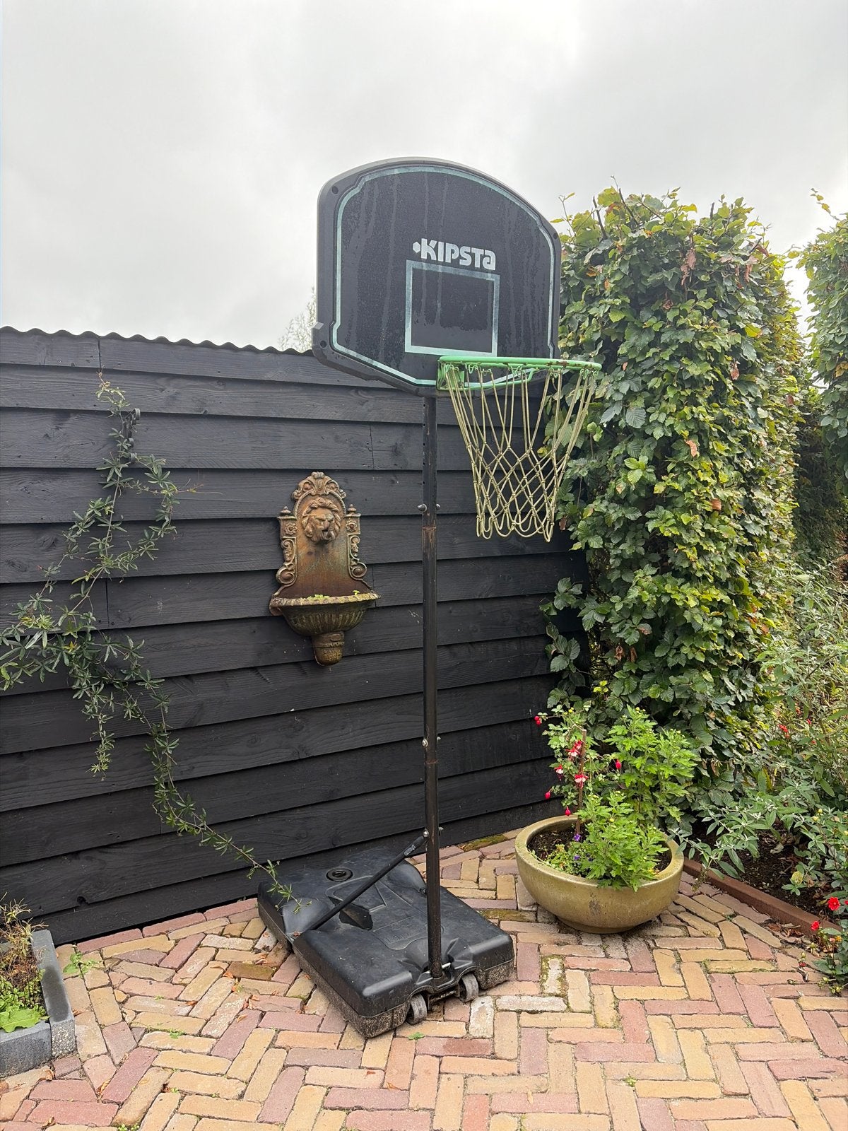Kipsta basketbalpaal met wat roest, prima staat, Sport en Fitness, Ophalen, Gebruikt, Ring, Bord of Paal