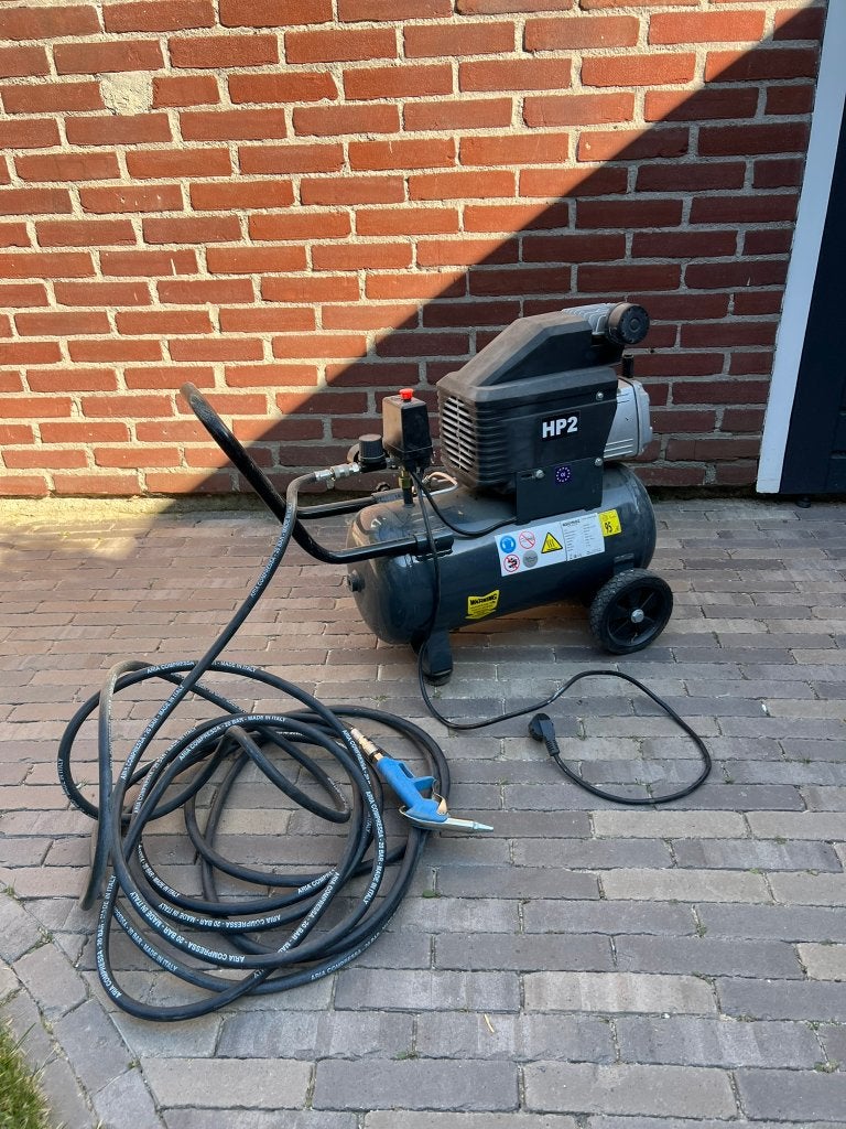 Airmec KA25200C compressor 25 liter 2 pk incl. 10m slang, Doe-het-zelf en Verbouw, Ophalen, Gebruikt, 6 tot 10 bar, Minder dan 200 liter/min