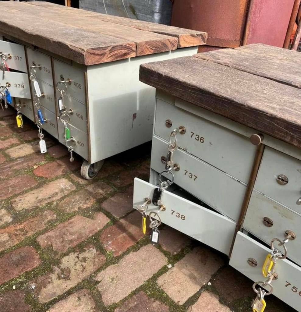 Oude bankkluis dressoir vakkenkast industrieel, Ophalen