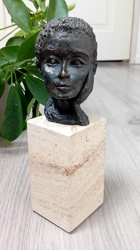 Astrid Veldhuyzen verbronsd sculptuur, Verzenden