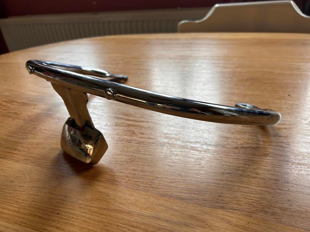 Originele Vespa oppakbeugel met afdekkapje (logo), Fietsen en Brommers, Brommeronderdelen | Scooters, Gebruikt, Vespa, Overige typen