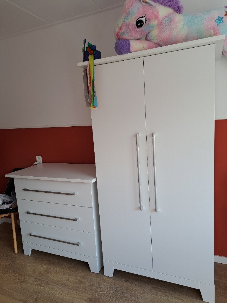 Kinderkledingkast en commode - Wardrobe and dresser, Ophalen, 50 tot 70 cm, 105 cm of meer, 100 cm of meer