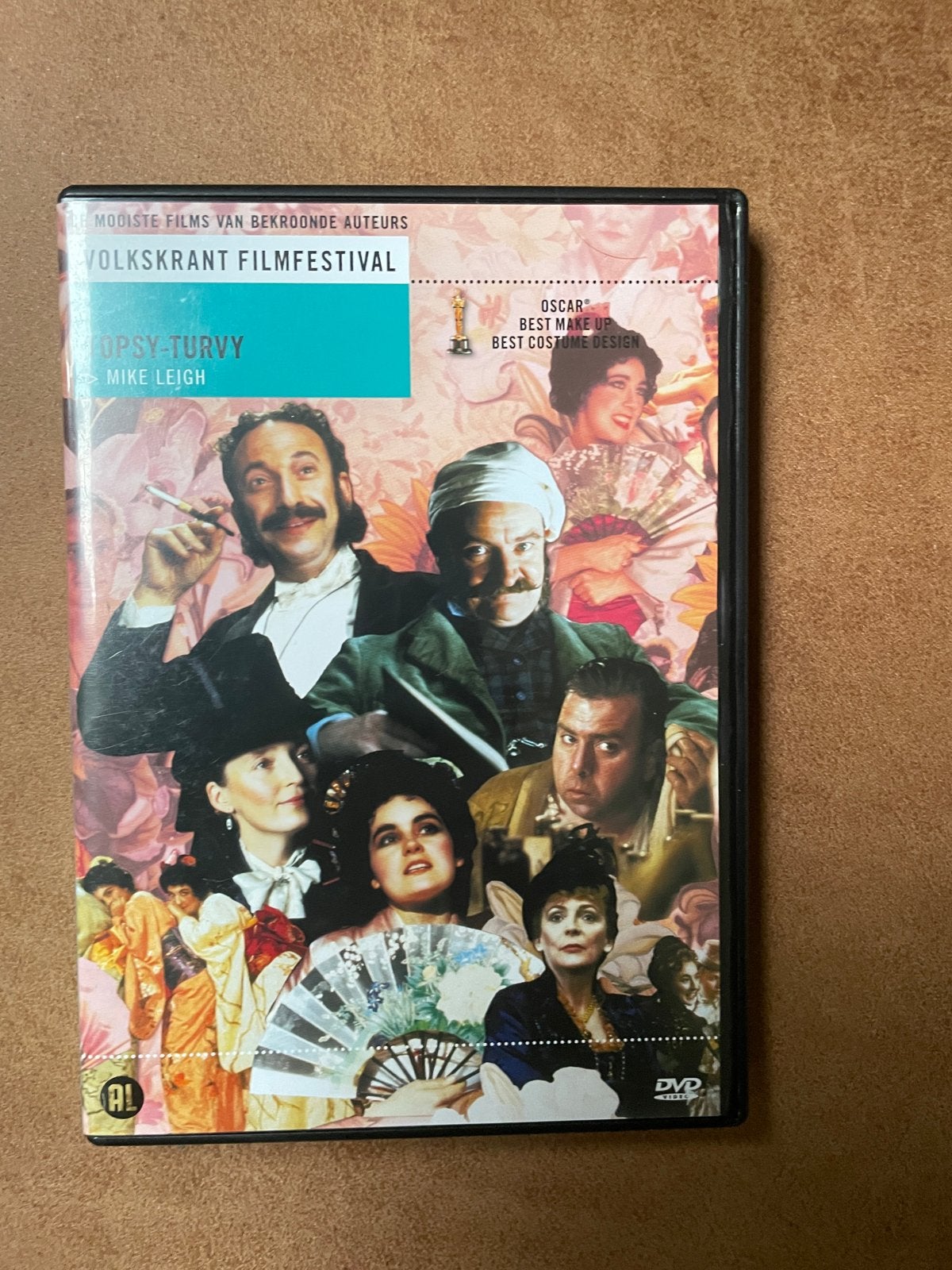 Topsy-Turvy DVD - Volkskrant Filmfestival, Historisch of Kostuumdrama, Nederlands, Ophalen of Verzenden, Vanaf 12 jaar