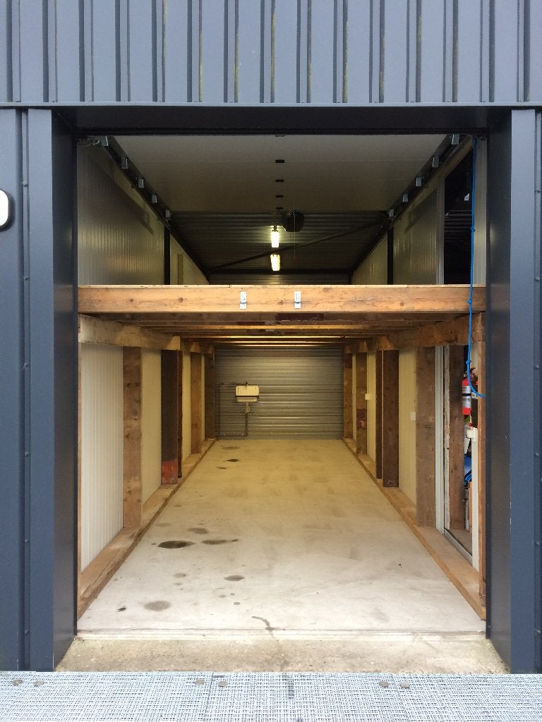 te huur mooie box unit opslag autobox pand, Ophalen, Zo goed als nieuw