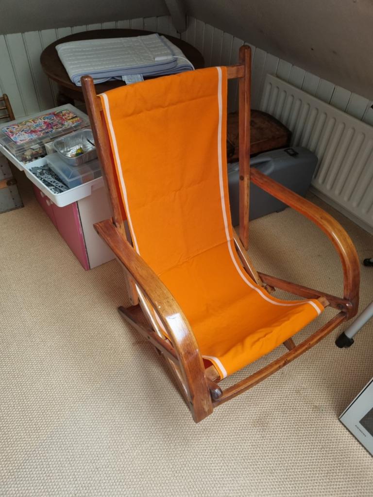 Vintage houten ligstoel met oranje doek, Ophalen