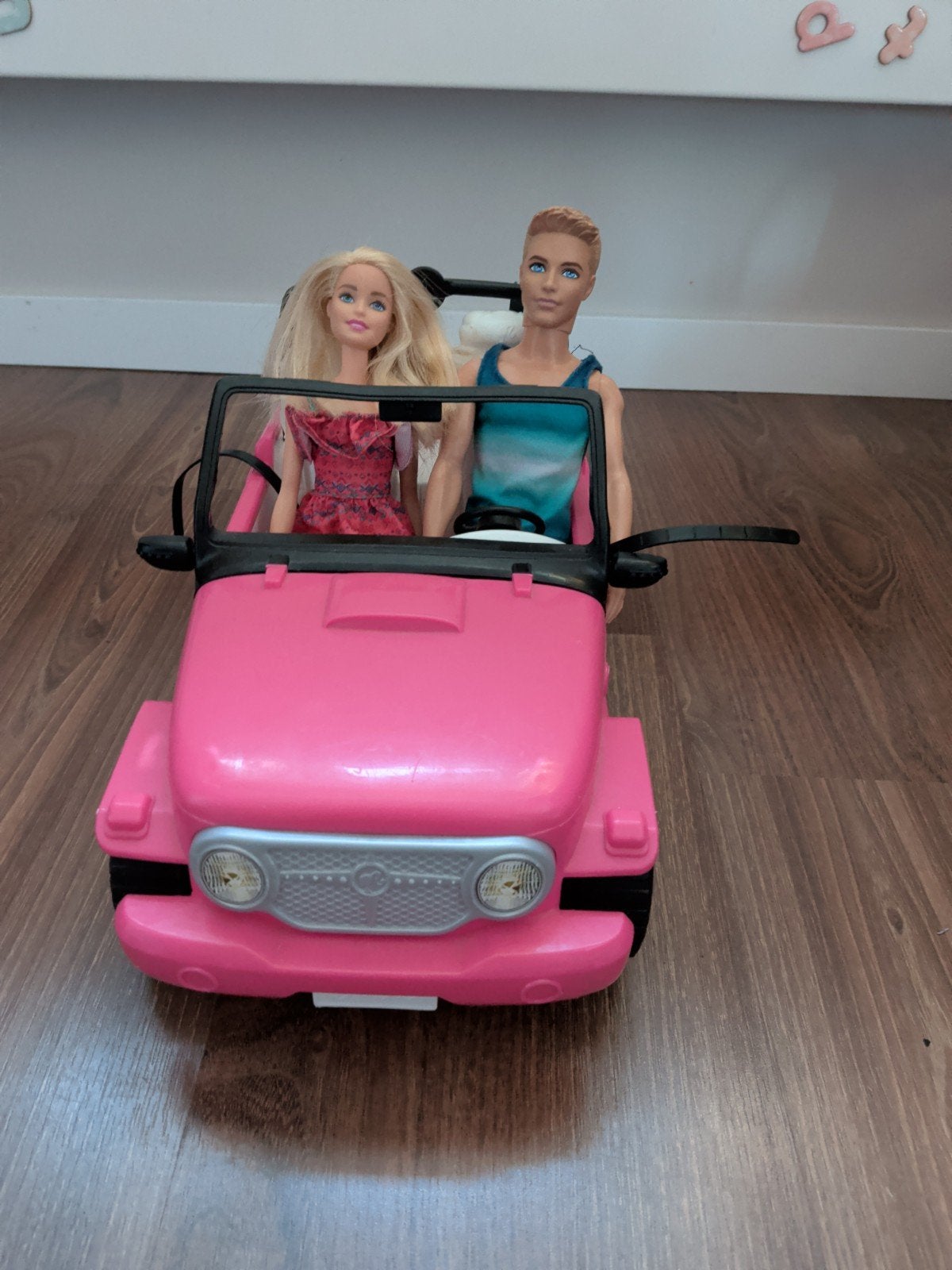 Barbie en Ken in roze jeep, Ophalen, Gebruikt
