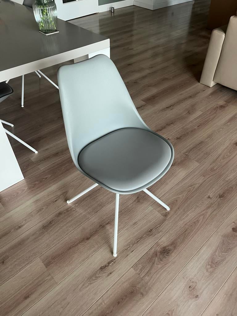 Set van 6 moderne eetkamerstoelen - Grijs met wit onderstel, Huis en Inrichting, Stoelen, Ophalen, Kunststof, Zo goed als nieuw