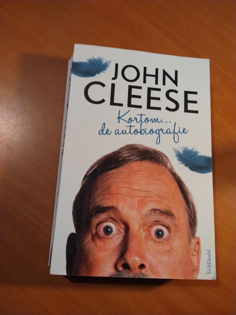 Cleese, John. Kortom... de autobiografie, Ophalen of Verzenden, Zo goed als nieuw, Film, Tv en Media