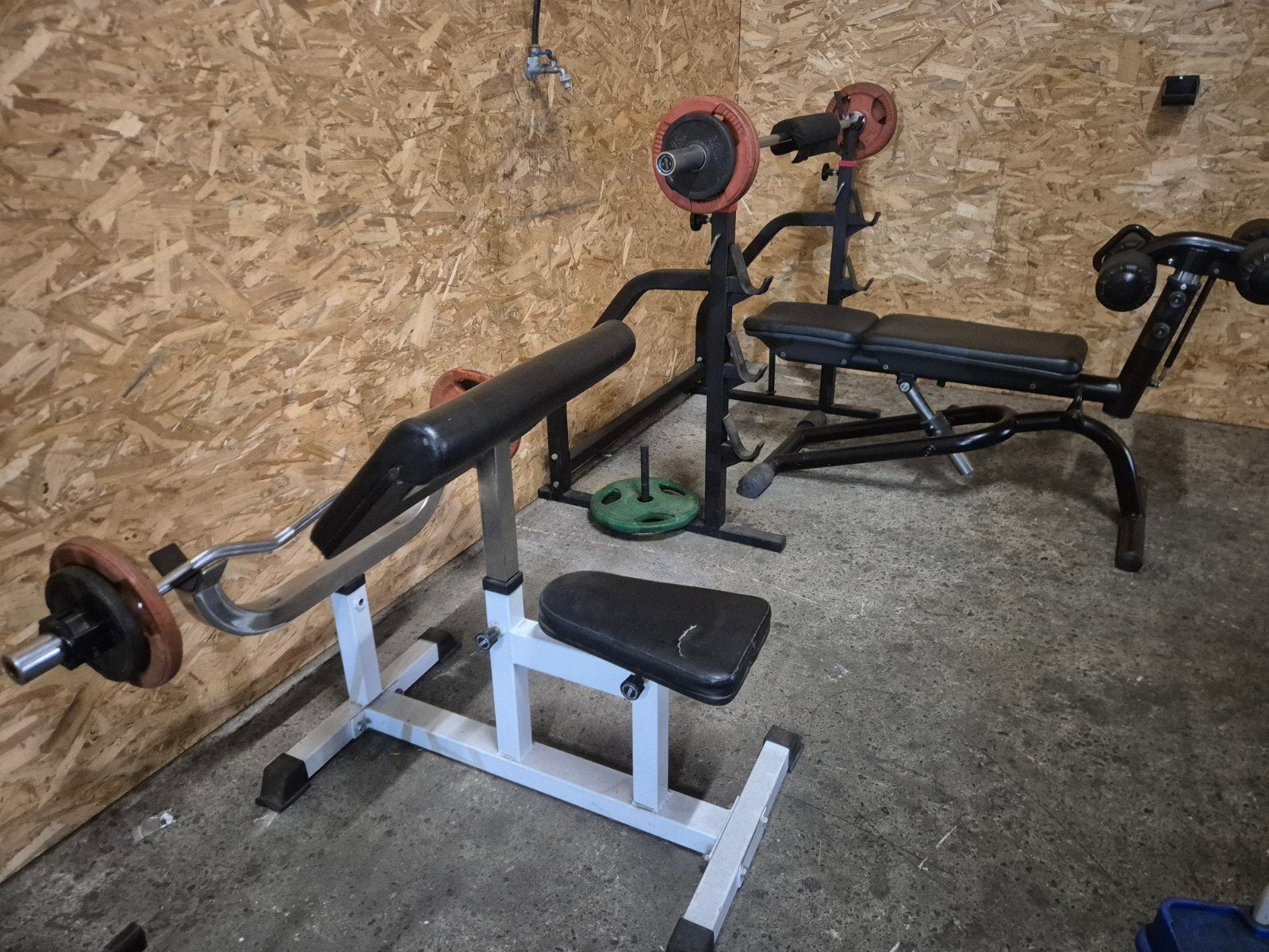 biceps bank ez stang squatrek bankdruk technogym decline, Ophalen of Verzenden, Zo goed als nieuw, Fitnessbank