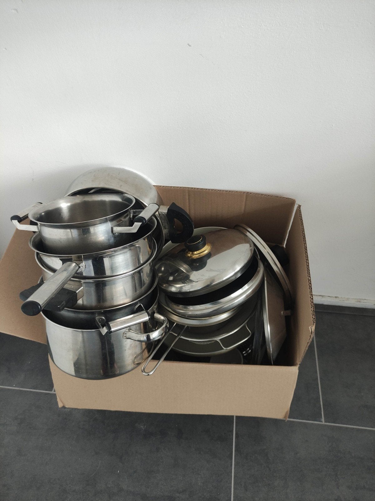 Partij pannen, kommetjes, thee en koffieglazen, Ophalen, Gebruikt, Overige stijlen, Compleet servies