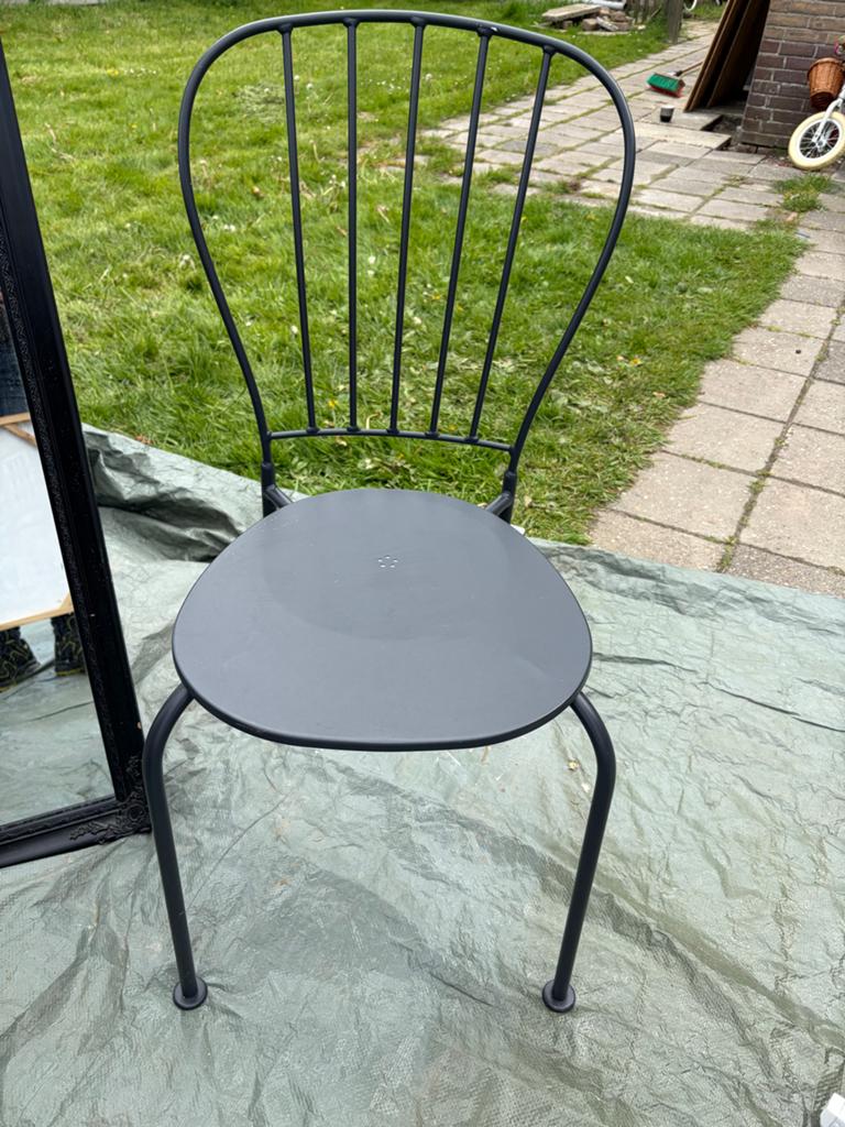 Zwarte metalen stoel - Stevig en stijlvol, Huis en Inrichting, Stoelen, Ophalen, Gebruikt, Zwart, Metaal