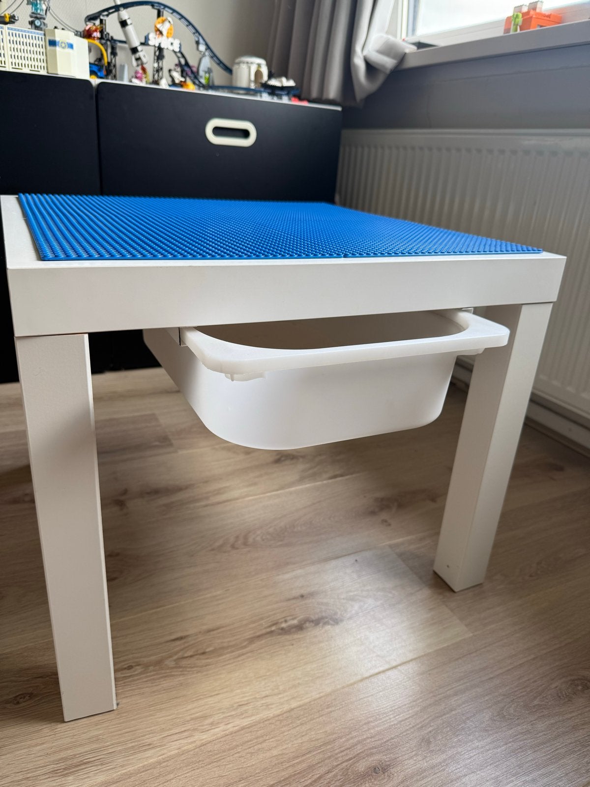 Lego speeltafel met 4 originele bouwplaten, Ophalen, Gebruikt