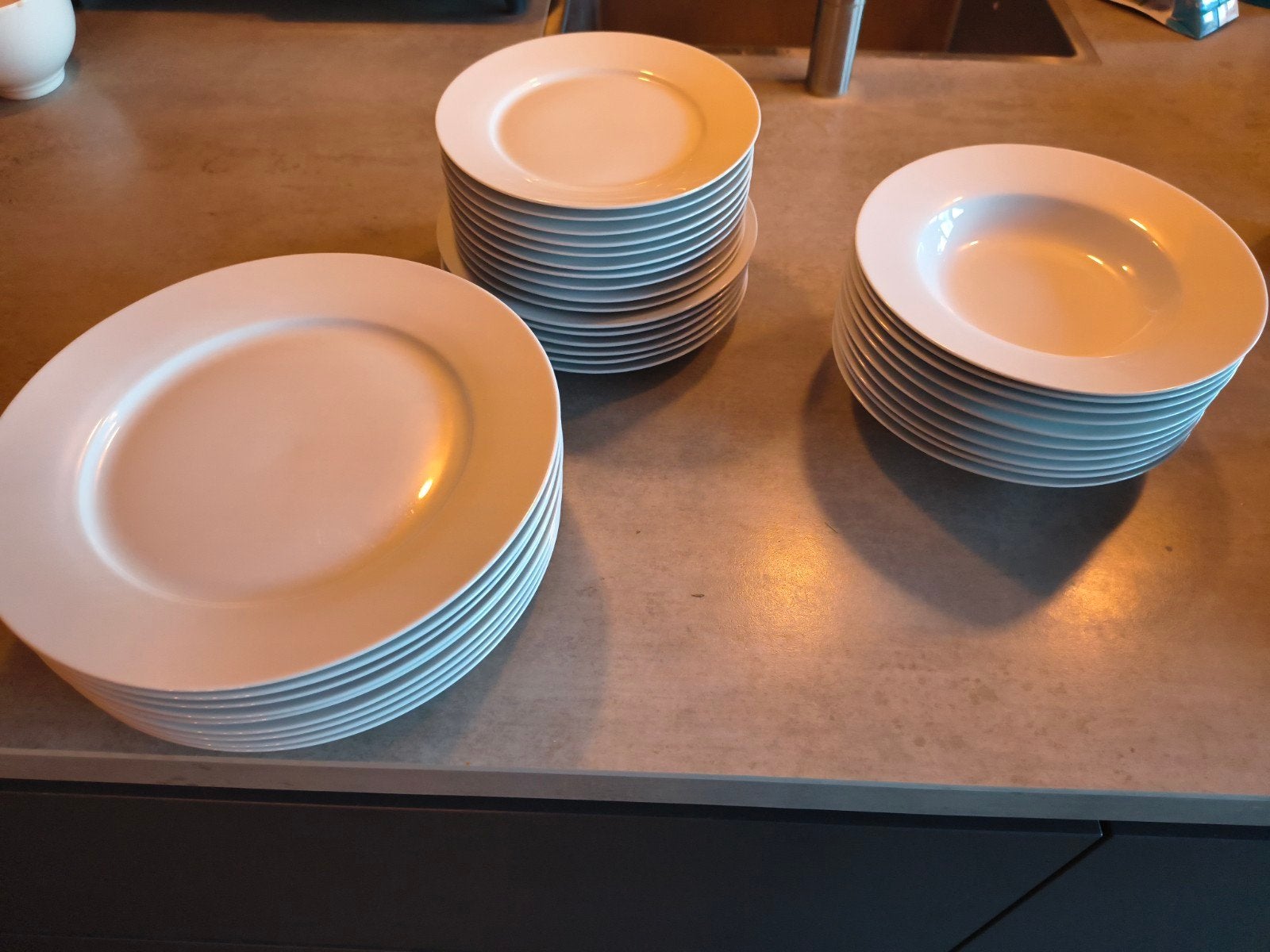 Witte borden set - servies - porcelein, Huis en Inrichting, Keuken | Servies, Ophalen, Gebruikt, Bord(en), Overige stijlen