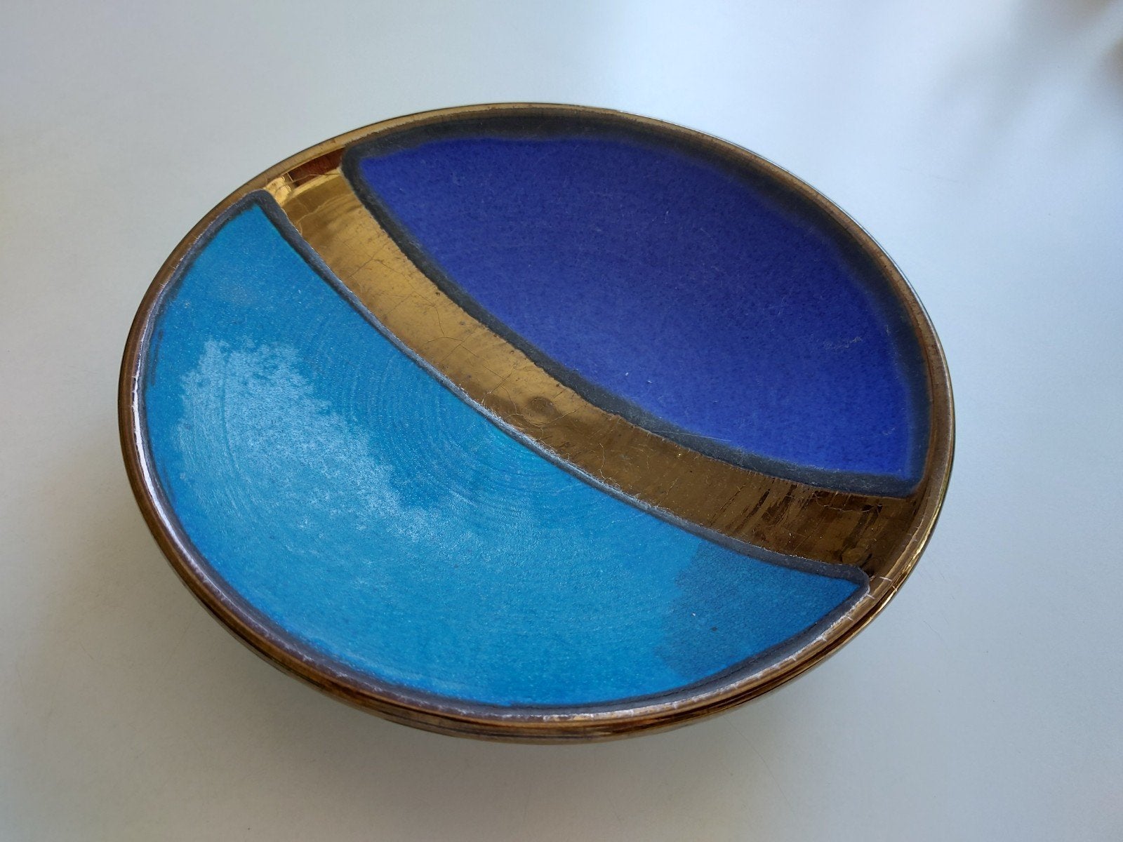 Grote handmade keramiek schaal blauw turquoise koperglazuur, Antiek en Kunst, Antiek | Keramiek en Aardewerk, Ophalen of Verzenden