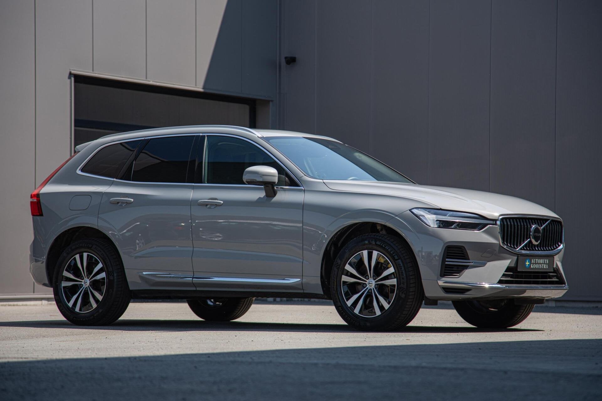 Volvo XC60 T6 Plug-In Hybrid AWD Core Bright Panorama|Keyles, Auto's, Automaat, Gebruikt, 2063 kg, 4 cilinders
