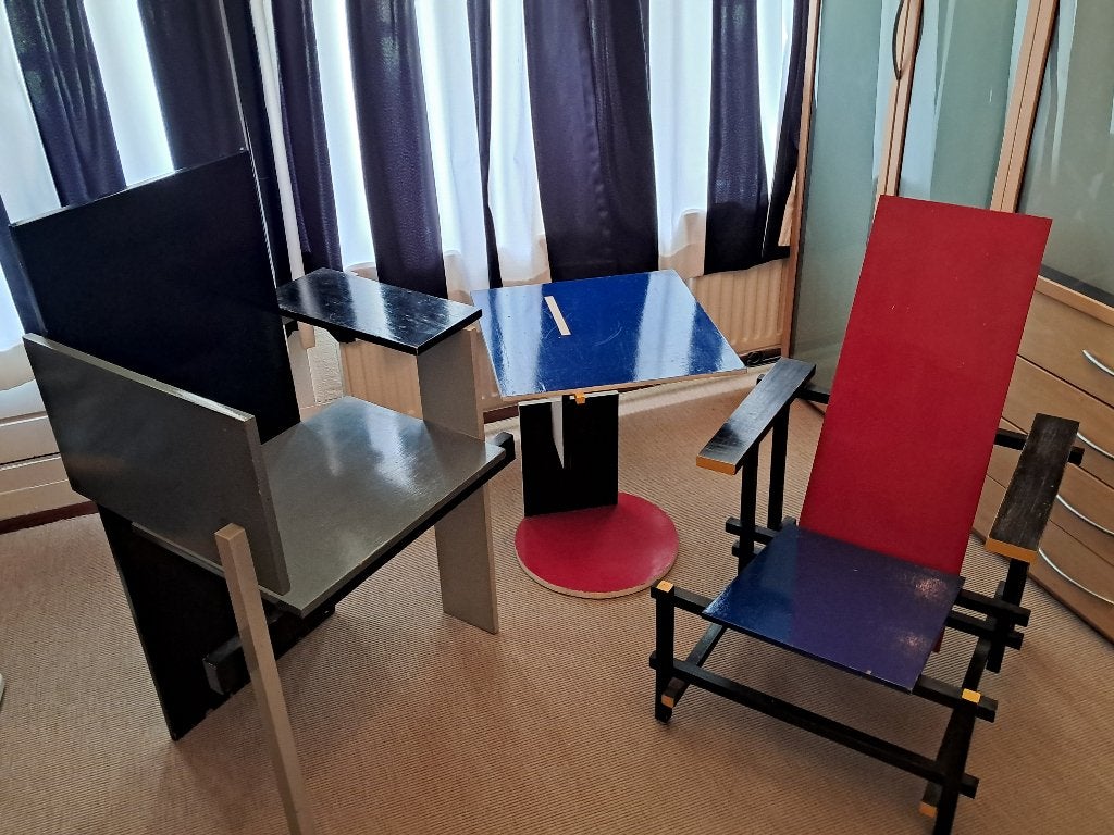 set Rietveldstoelen plus tafeltje, Ophalen