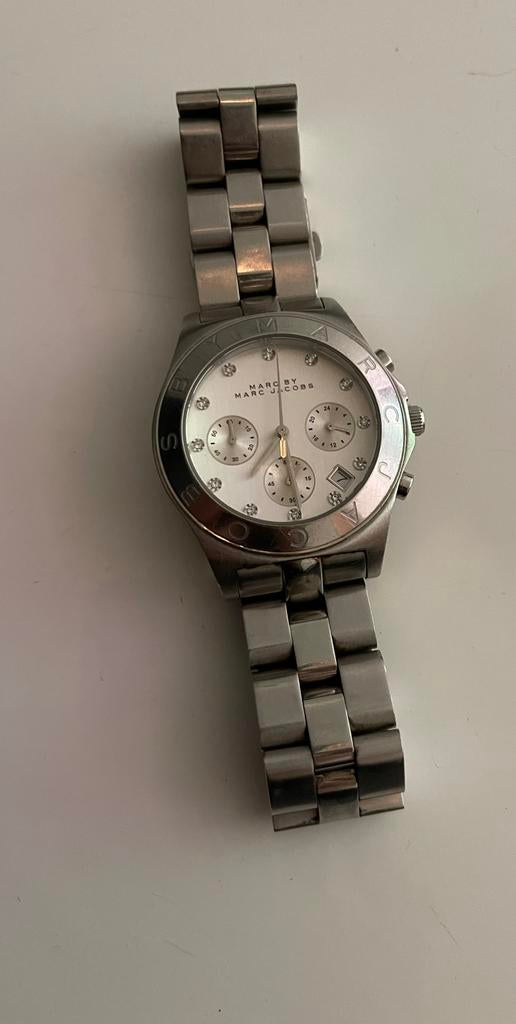 Marc jacobs zilver wit dameshorloge mbm3100, Sieraden, Tassen en Uiterlijk, Horloges | Dames, Overige merken, Staal, Staal, Polshorloge