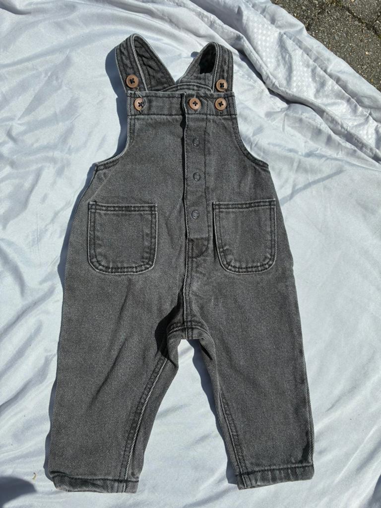 Hema baby spijkerbroekje / tuinbroekje grijs maat 62, Ophalen of Verzenden, Zo goed als nieuw, Jongetje