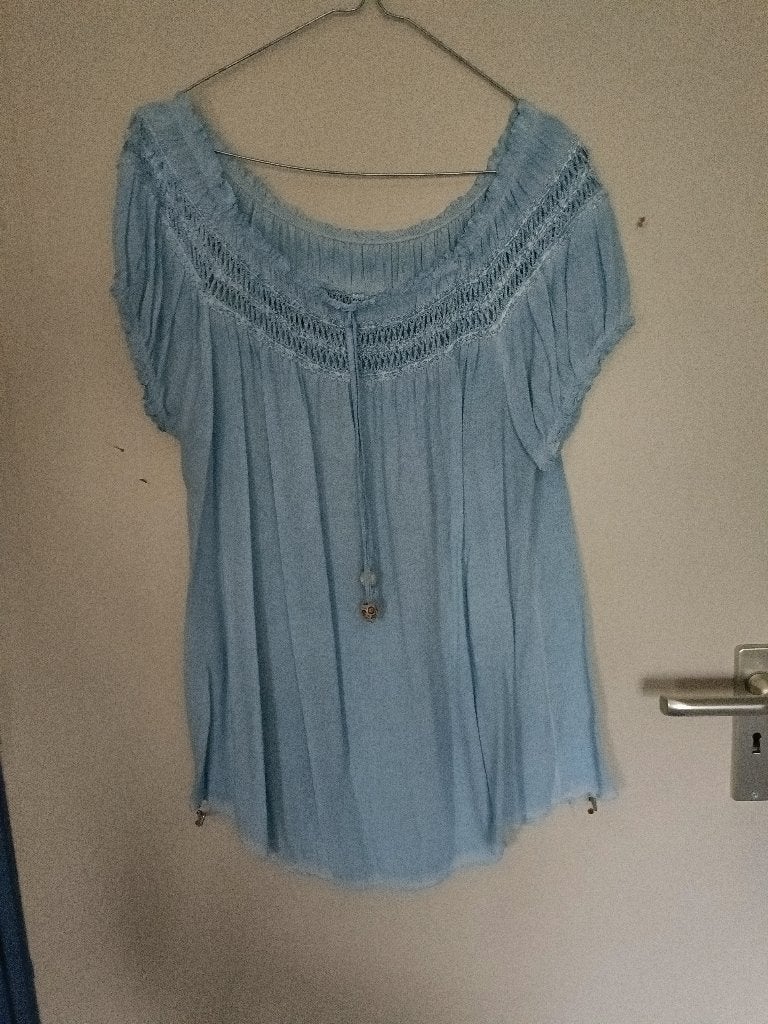 Een licht - blauwe tuniek met sierrand aan de bovenkant., Blauw, Maat 42/44 (L), ?, Ophalen of Verzenden