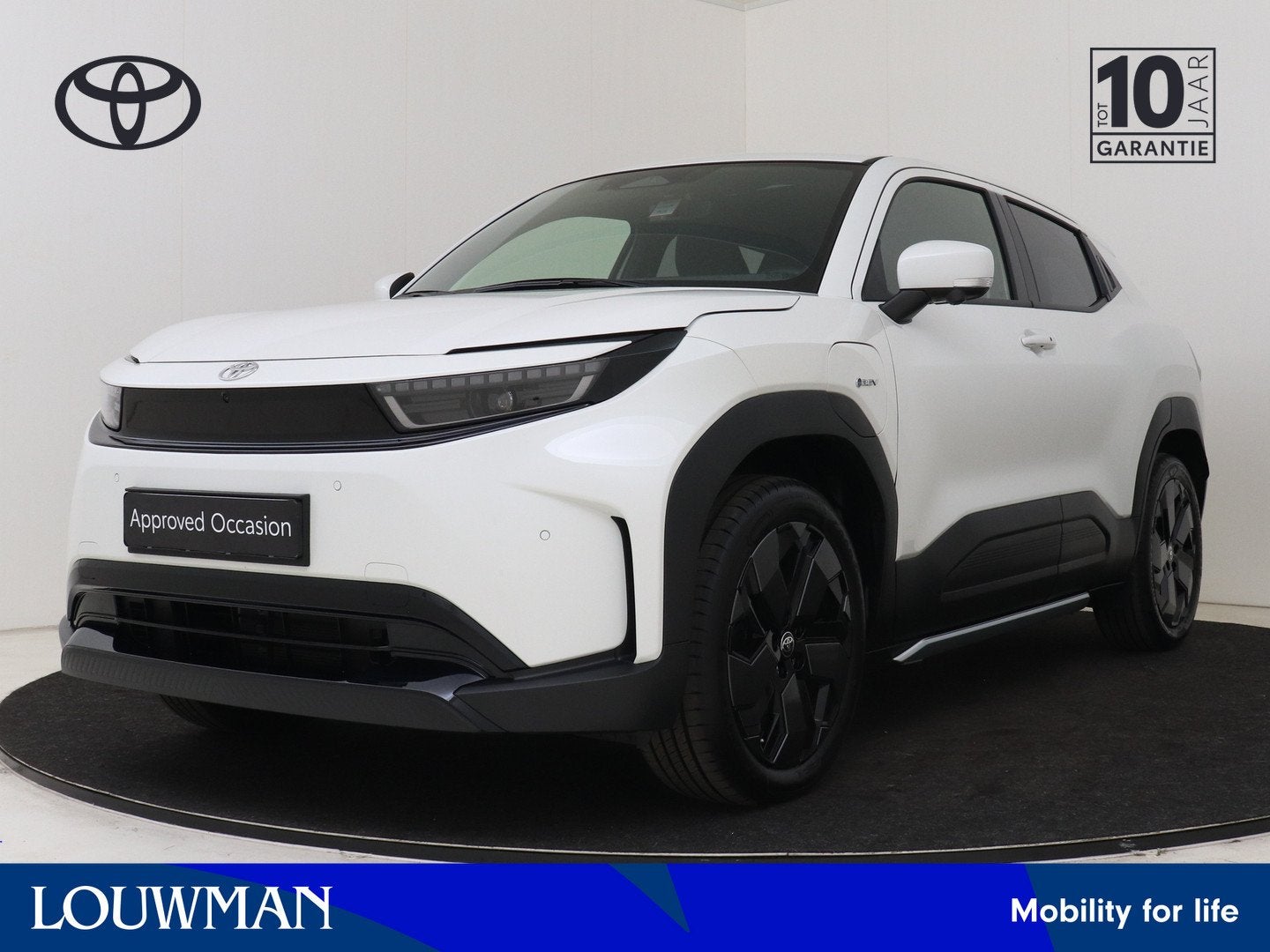 Toyota Urban Cruiser Executive 61 kWh (bj 2026, automaat), Auto's, Zwart, Leder en Stof, Wit, Urban Cruiser
