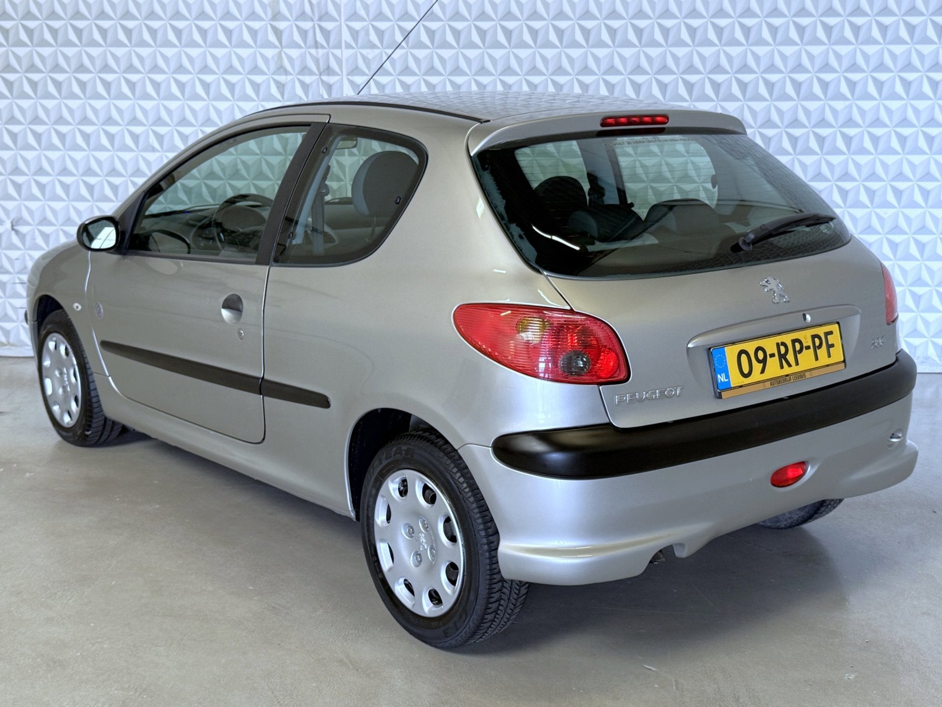 Peugeot 206 1.4 X-Design AUTOMAAT / 74.000km (2005), Auto's, Metallic lak, Bedrijf, 75 pk, 1100 kg