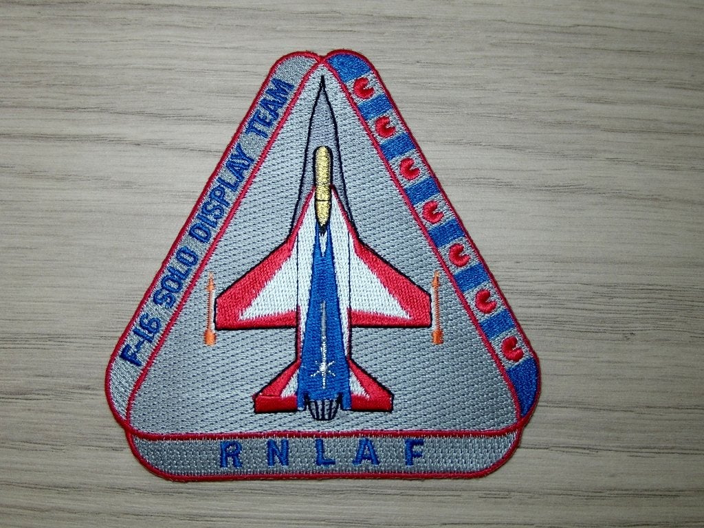 Patch RNLAF F-16 Solo Display Team 1999 Vlb. Leeuwarden, Verzamelen, Militaria | Algemeen, Verzenden, Luchtmacht, Nederland, Embleem of Badge